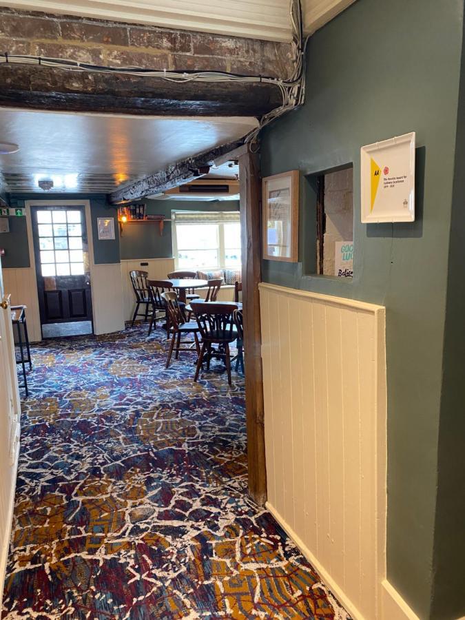 The Red Lion Hotell Cricklade Eksteriør bilde