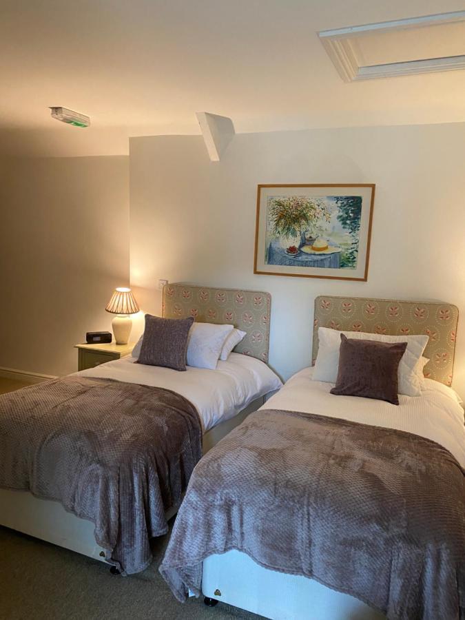 The Red Lion Hotell Cricklade Eksteriør bilde